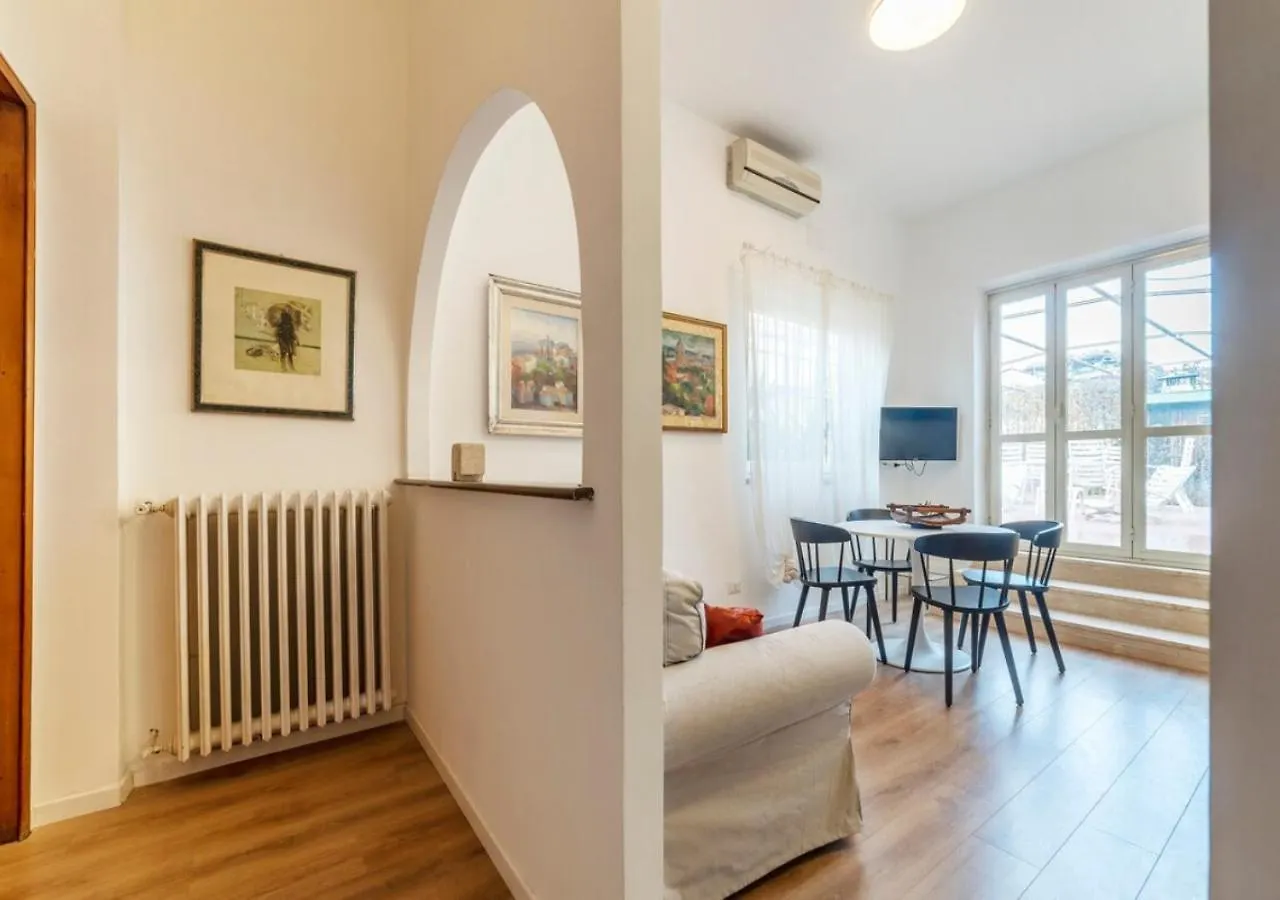 Elegant, With Private Terrace Next To The Vatican Rome Appartement